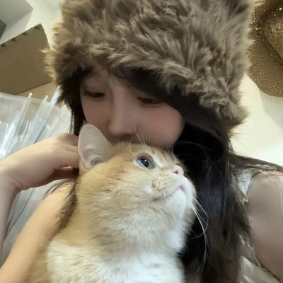 照片中的女孩